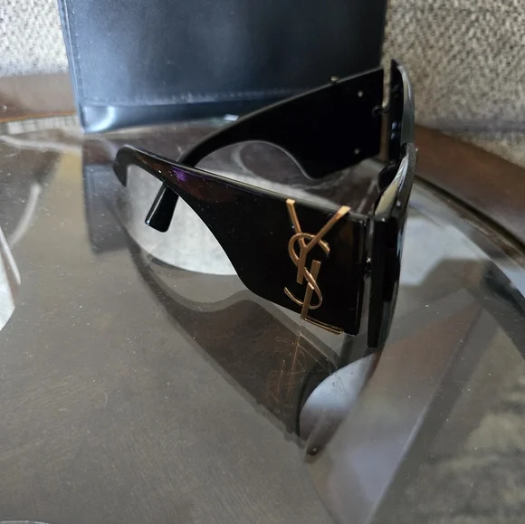 Glossy Black Cat Eye Sunglasses - Picture 3 of 3